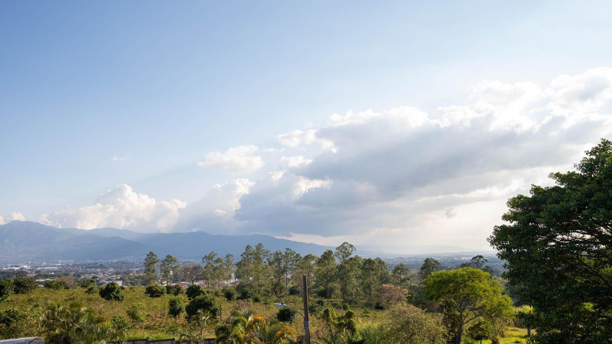 Bed and Breakfast Casa Familiar La Tortuga Heredia Exterior foto